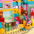 pol_pm_LEGO-Friends-42649-Sklep-ze-slodyczami-w-miescie-Heartlake-Cukierkami-1430_9.jpg