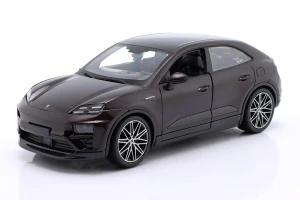 18-21114 BBURAGO - Porsche Macan 4 Electric (2024) 1:24